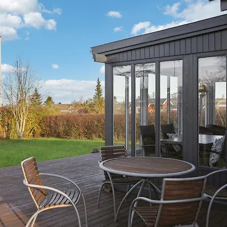 Stunning In With Kitchen Feriehus